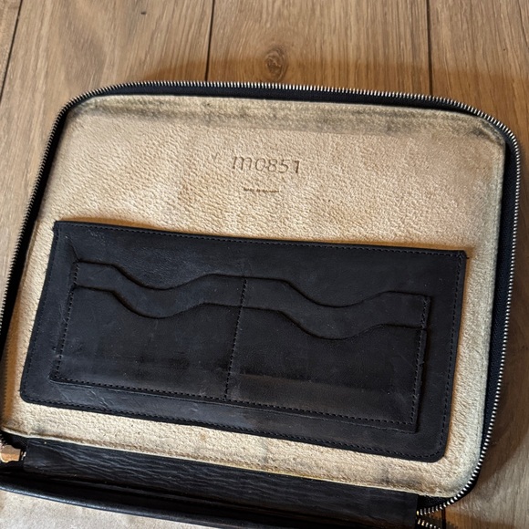 M0851 Leather Zip Organizer Clutch/crossbody - Picture 10 of 11